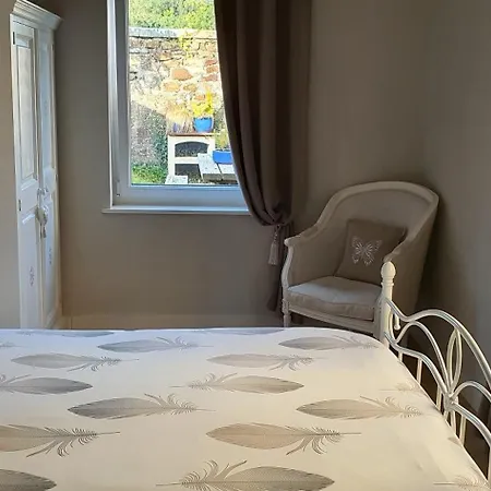 Chateau De Montmireil *